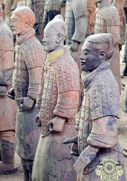 Giải mã đội quân đất nung bí ẩn canh giữ lăng mộ Tần Thủy Hoàng: Mỗi người một vẻ, màu sắc đủ đầy nhưng lại là nỗi ê chề của ngành khảo cổ Trung Quốc - Ảnh 1.