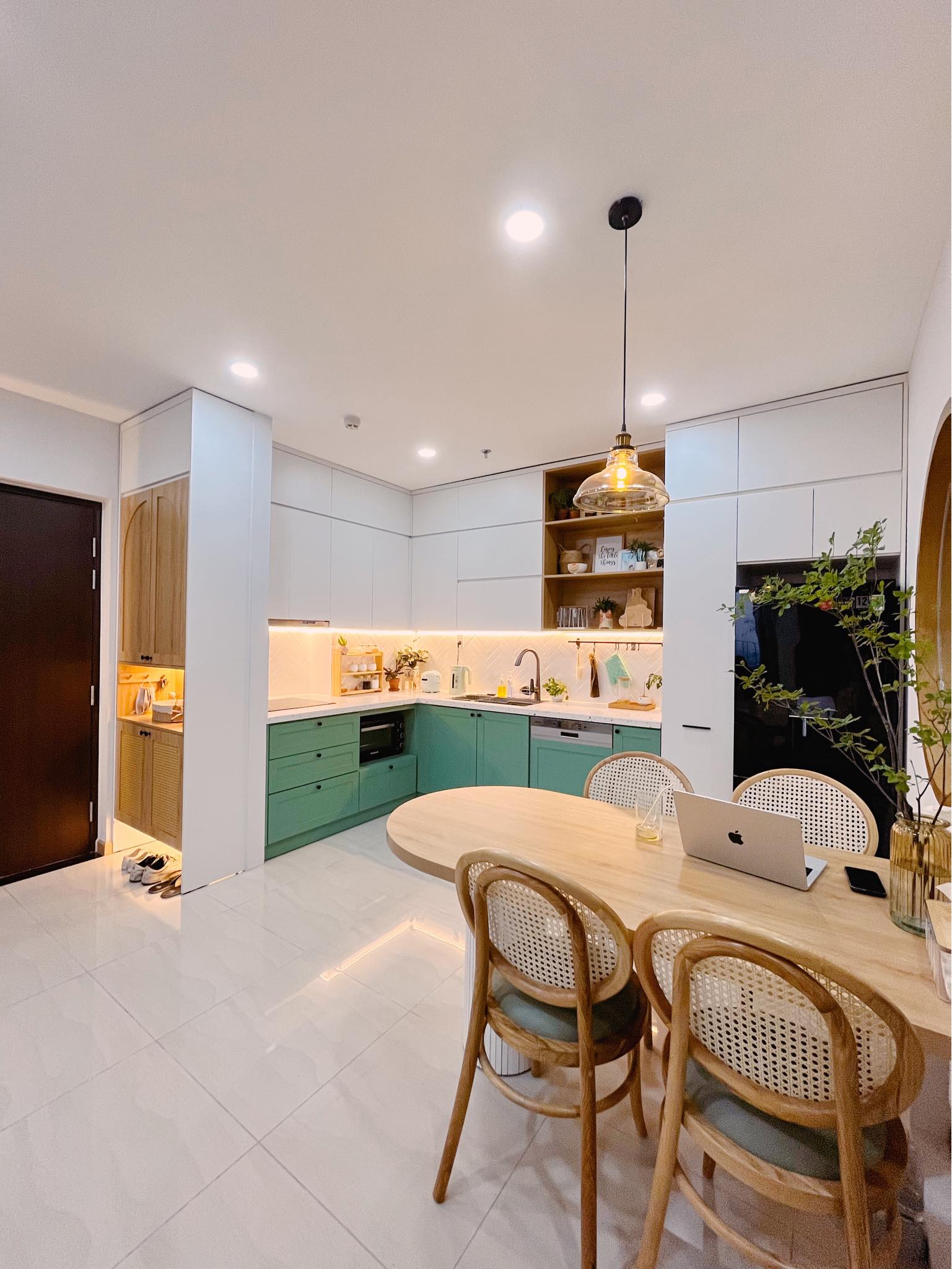 Căn hộ 56m2 của vợ chồng trẻ: Nên đầu tư thiết kế nhà để có cảm giác “sở hữu - Ảnh 6. Căn hộ 56m2 của vợ chồng trẻ: Nên đầu tư thiết kế nhà để có cảm giác “sở hữu - Ảnh 6.