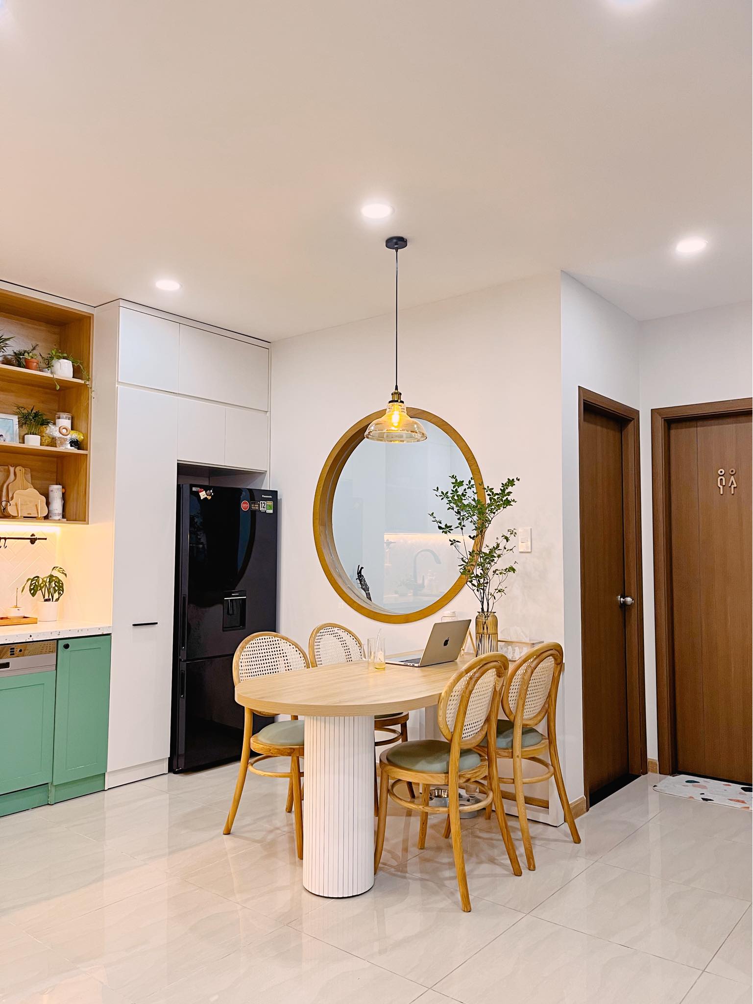 Căn hộ 56m2 của vợ chồng trẻ: Nên đầu tư thiết kế nhà để có cảm giác “sở hữu - Ảnh 5. Căn hộ 56m2 của vợ chồng trẻ: Nên đầu tư thiết kế nhà để có cảm giác “sở hữu - Ảnh 5.