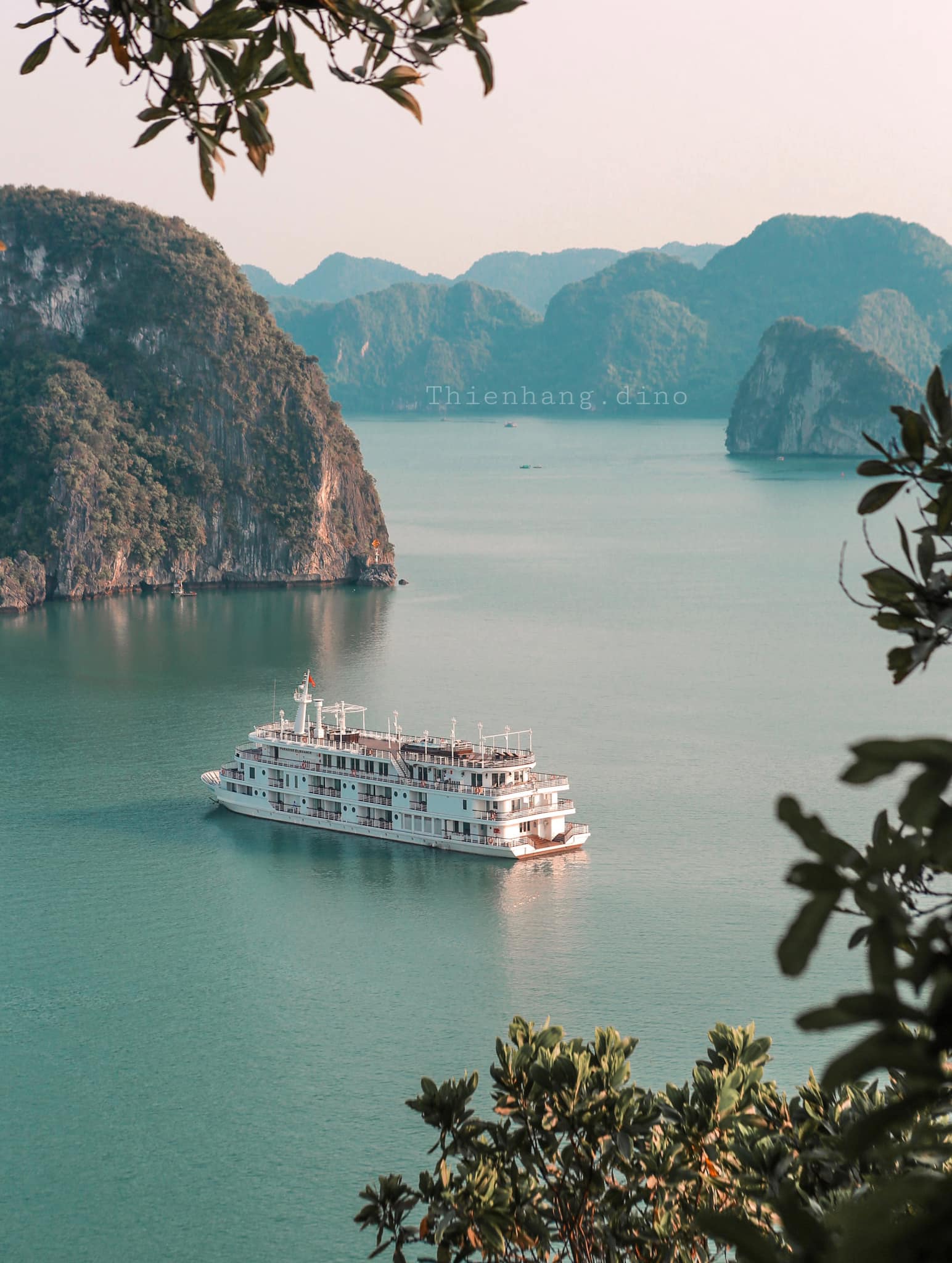 3 vịnh biển đẹp mê hồn tại Việt Nam nằm trong danh sách \