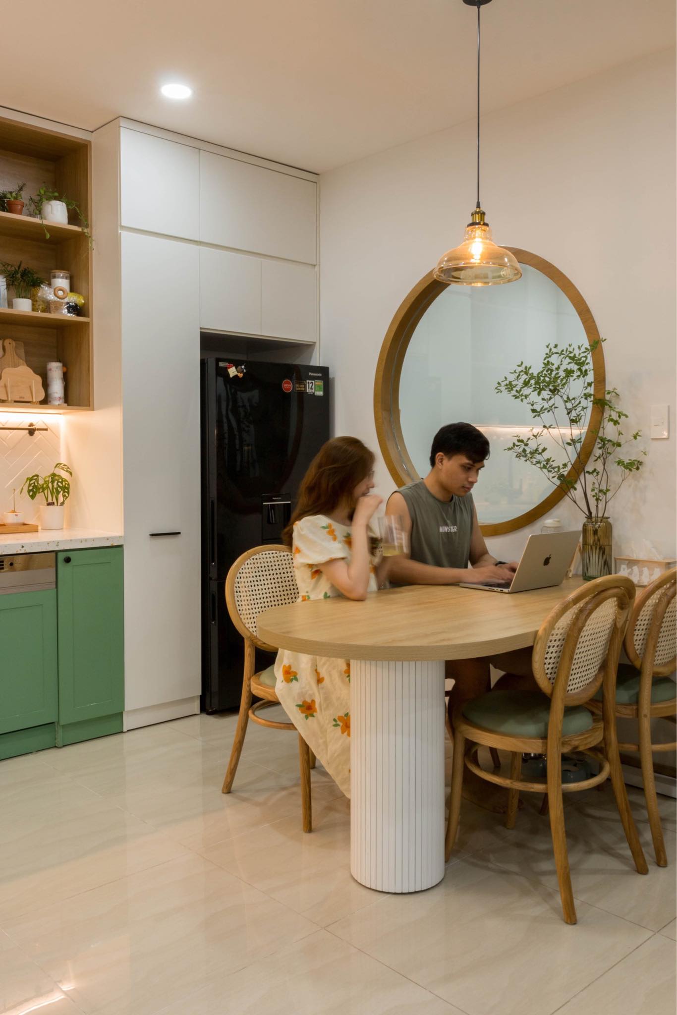 Căn hộ 56m2 của vợ chồng trẻ: Nên đầu tư thiết kế nhà để có cảm giác “sở hữu - Ảnh 2. Căn hộ 56m2 của vợ chồng trẻ: Nên đầu tư thiết kế nhà để có cảm giác “sở hữu - Ảnh 2.