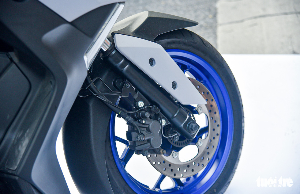 Yamaha X Max 300 nhận đặt hàng tại Việt Nam, giá từ 129 triệu đồng - Ảnh 12. Yamaha X Max 300 nhận đặt hàng tại Việt Nam, giá từ 129 triệu đồng - Ảnh 12.