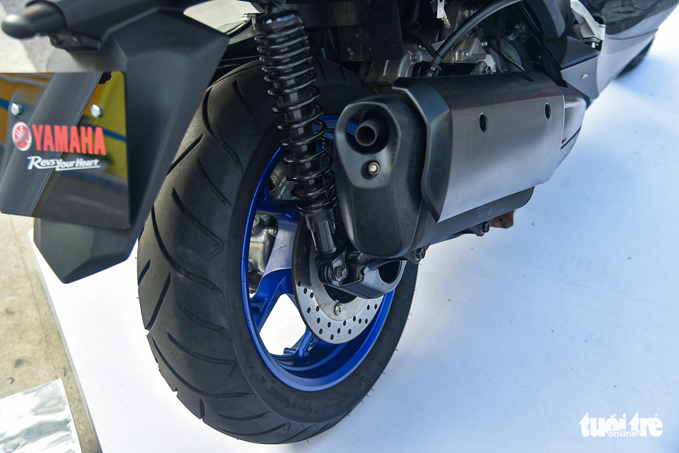 Yamaha X Max 300 nhận đặt hàng tại Việt Nam, giá từ 129 triệu đồng - Ảnh 8. Yamaha X Max 300 nhận đặt hàng tại Việt Nam, giá từ 129 triệu đồng - Ảnh 8.