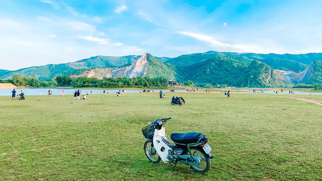 Những hồ nước đẹp ngay gần Hà Nội khiến du khách phải lòng - Ảnh 22. Những hồ nước đẹp ngay gần Hà Nội khiến du khách phải lòng - Ảnh 22.
