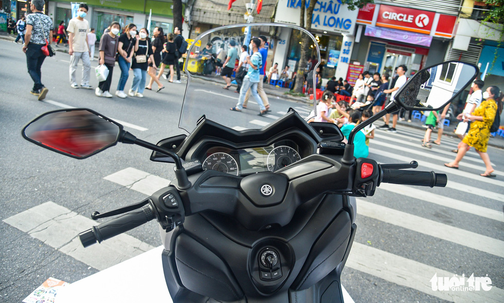 Yamaha X Max 300 nhận đặt hàng tại Việt Nam, giá từ 129 triệu đồng - Ảnh 4. Yamaha X Max 300 nhận đặt hàng tại Việt Nam, giá từ 129 triệu đồng - Ảnh 4.
