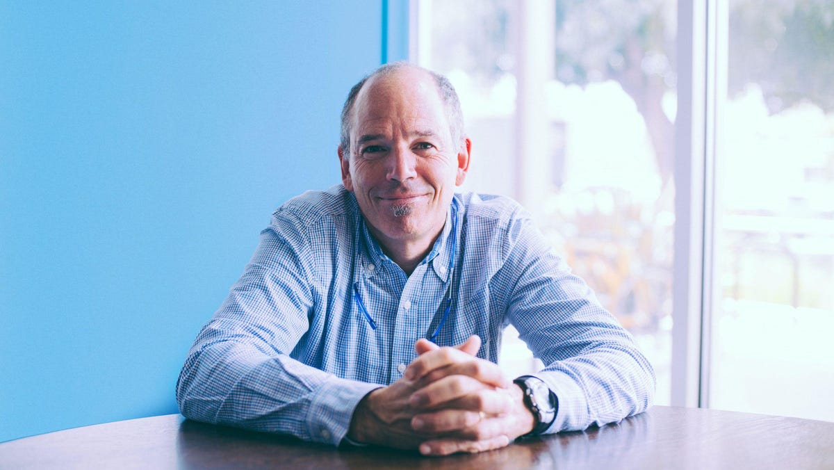 Nhân viên BĐS ế hàng dám chê công ty của Jeff Bezos như chuồng heo: Từng nhịn đói đi xin từng xu, đổi đời nhờ không bán Netflix - Ảnh 2.