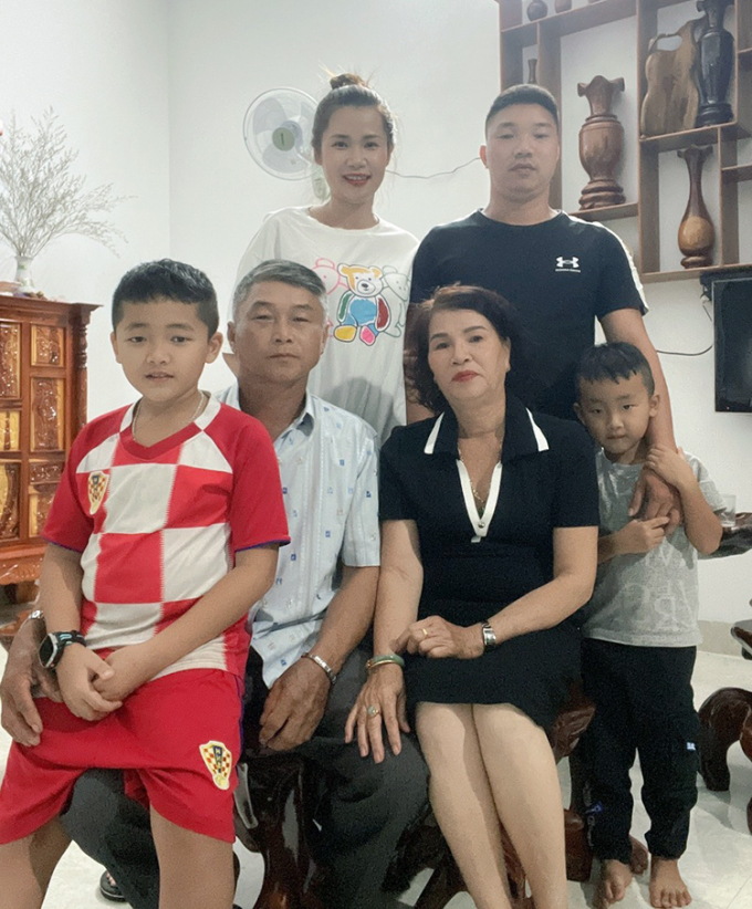Mẹ đơn thân rao bán nhà, cưới luôn con trai người mua nhà - Ảnh 3.