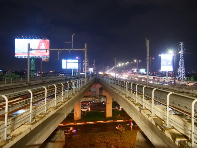  Cận cảnh nhà ga Metro số 1 có mái che lớn nhất Việt Nam sắp về đích  - Ảnh 9.