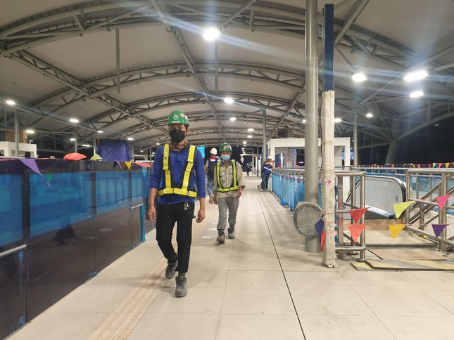  Cận cảnh nhà ga Metro số 1 có mái che lớn nhất Việt Nam sắp về đích  - Ảnh 5.