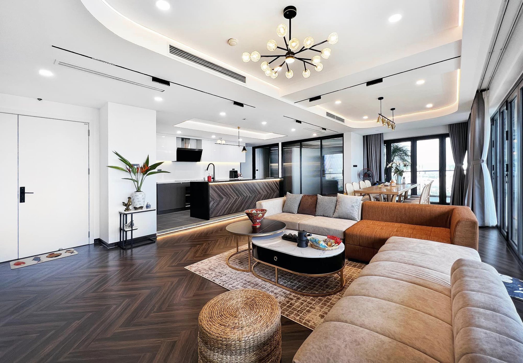 Căn hộ 212m2 đủ công năng với 3 mặt thoáng xanh mát gần Hà Nội - Ảnh 1.