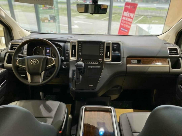 Cặp đôi minivan tiền tỷ của Toyota rút khỏi Việt Nam: Rộng sân cho Transit, Carnival - Ảnh 6.