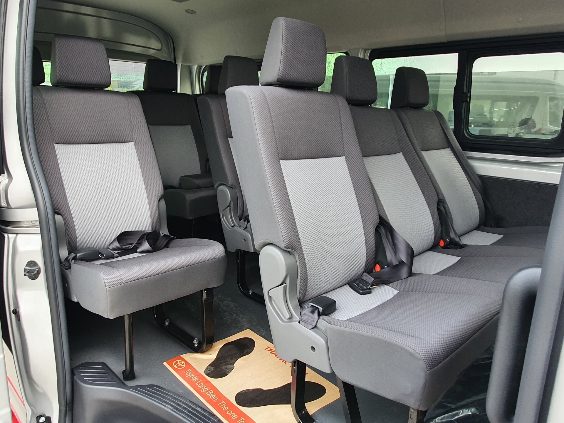 Cặp đôi minivan tiền tỷ của Toyota rút khỏi Việt Nam: Rộng sân cho Transit, Carnival - Ảnh 4.