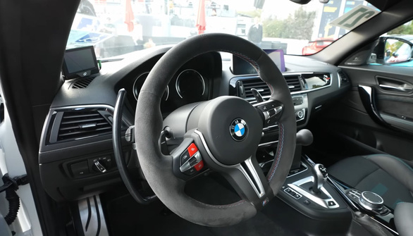 Tài xế khuyết tật lái BMW M2 trên đường đua Nurburgring nổi tiếng ngoằn ngoèo - Ảnh 4.
