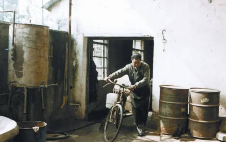 Thương nhân từng bị dọa “yểu mệnh” đổi đời nhờ 1 thìa muối: Ôm món nợ khổng lồ do sa cơ, về sau giàu nứt đố đổ vách - Ảnh 2.