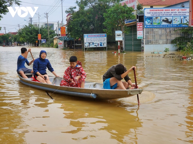  Nước sông Kiến Giang lên nhanh, cả làng ôm đồ chạy lũ trong đêm - Ảnh 6.