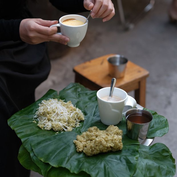 Queuing to buy sticky rice nuggets to sip: The autumn trend is making Hanoi's young people fascinated - Photo 2.