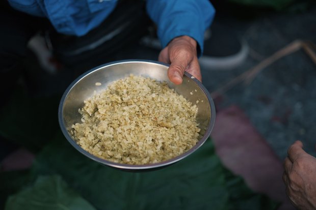 Queuing to buy sticky rice nuggets to sip: The autumn trend is making Hanoi's young people fascinated - Photo 8.