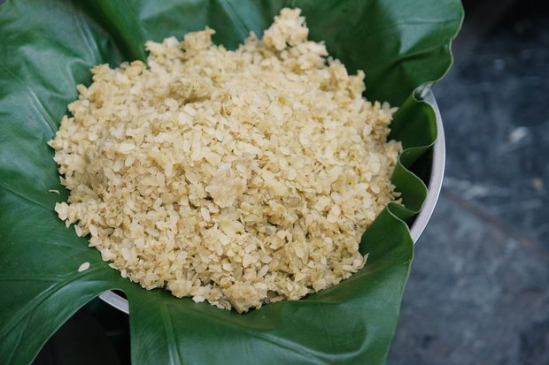 Queuing to buy sticky rice nuggets to sip: The autumn trend is making Hanoi's young people fascinated - Photo 6.