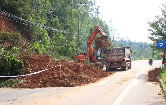 21 điểm sạt lở chia cắt bán đảo Sơn Trà, Đà Nẵng - Ảnh 1.