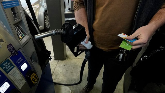 Người Mỹ giảm mua xăng, chi nhiều cho thực phẩm - Ảnh 3.