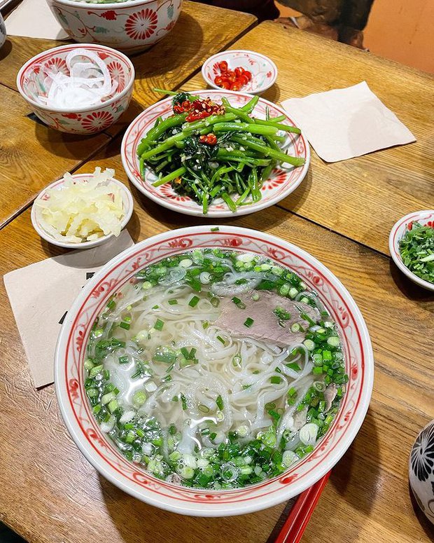 Loạt quán ăn Việt cực đông khách tại Hàn Quốc, có nơi từng xuất hiện trong những bộ phim đình đám - Ảnh 9.