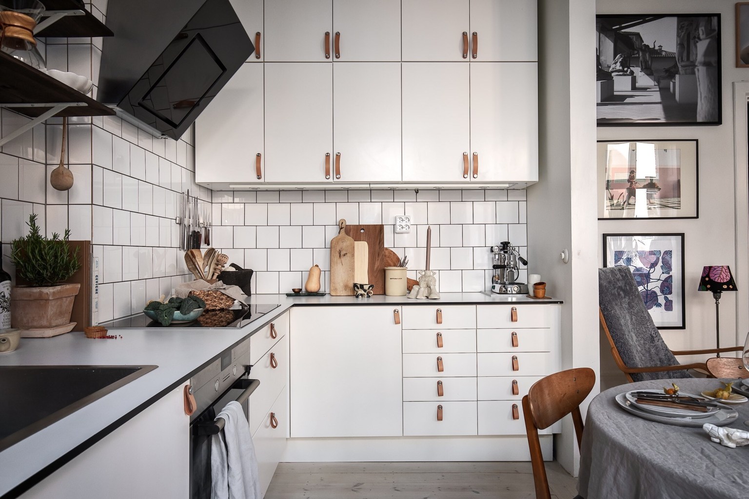 Căn hộ 57m² với cách sắp xếp không gian tận dụng ánh sáng thông minh - Ảnh 4. Căn hộ 57m² với cách sắp xếp không gian tận dụng ánh sáng thông minh - Ảnh 4.