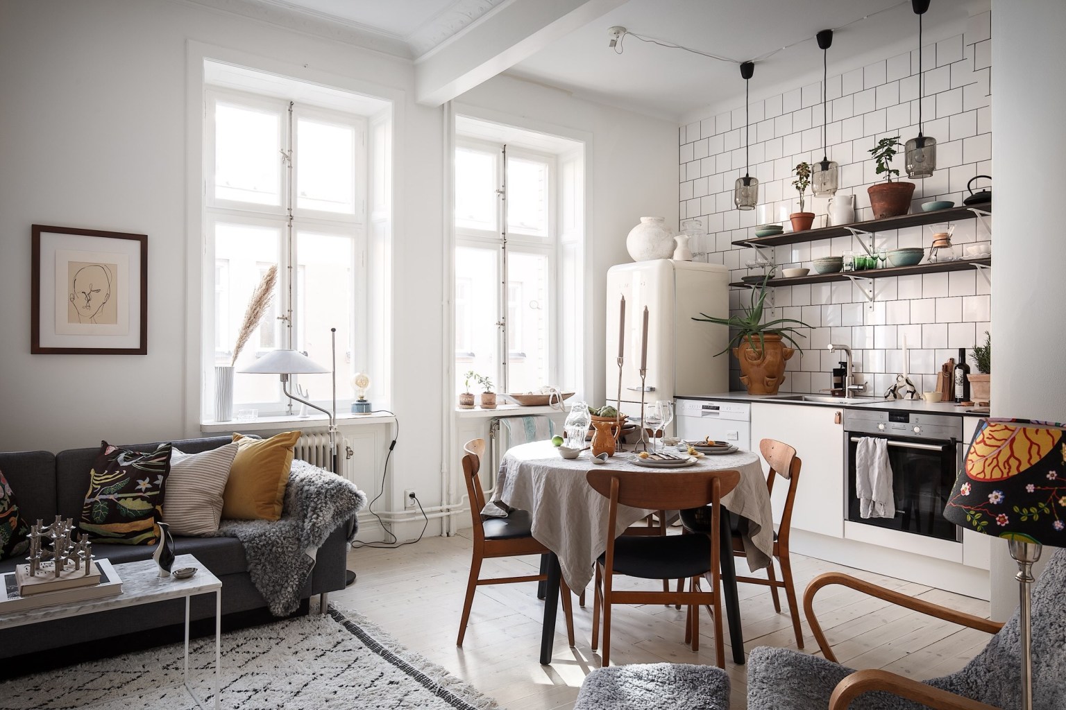 Căn hộ 57m² với cách sắp xếp không gian tận dụng ánh sáng thông minh - Ảnh 3. Căn hộ 57m² với cách sắp xếp không gian tận dụng ánh sáng thông minh - Ảnh 3.