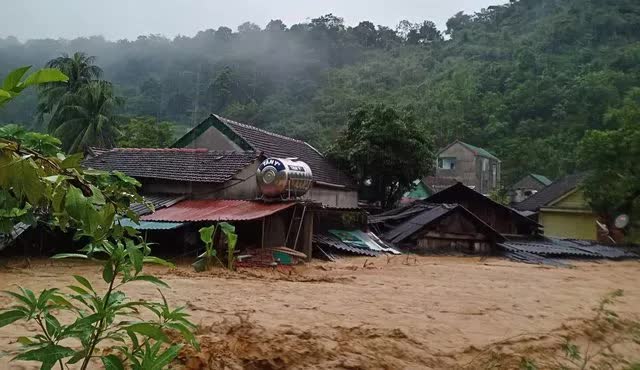  Lũ quét cuốn trôi cả nhà, ô tô ở huyện miền núi Nghệ An - Ảnh 7.