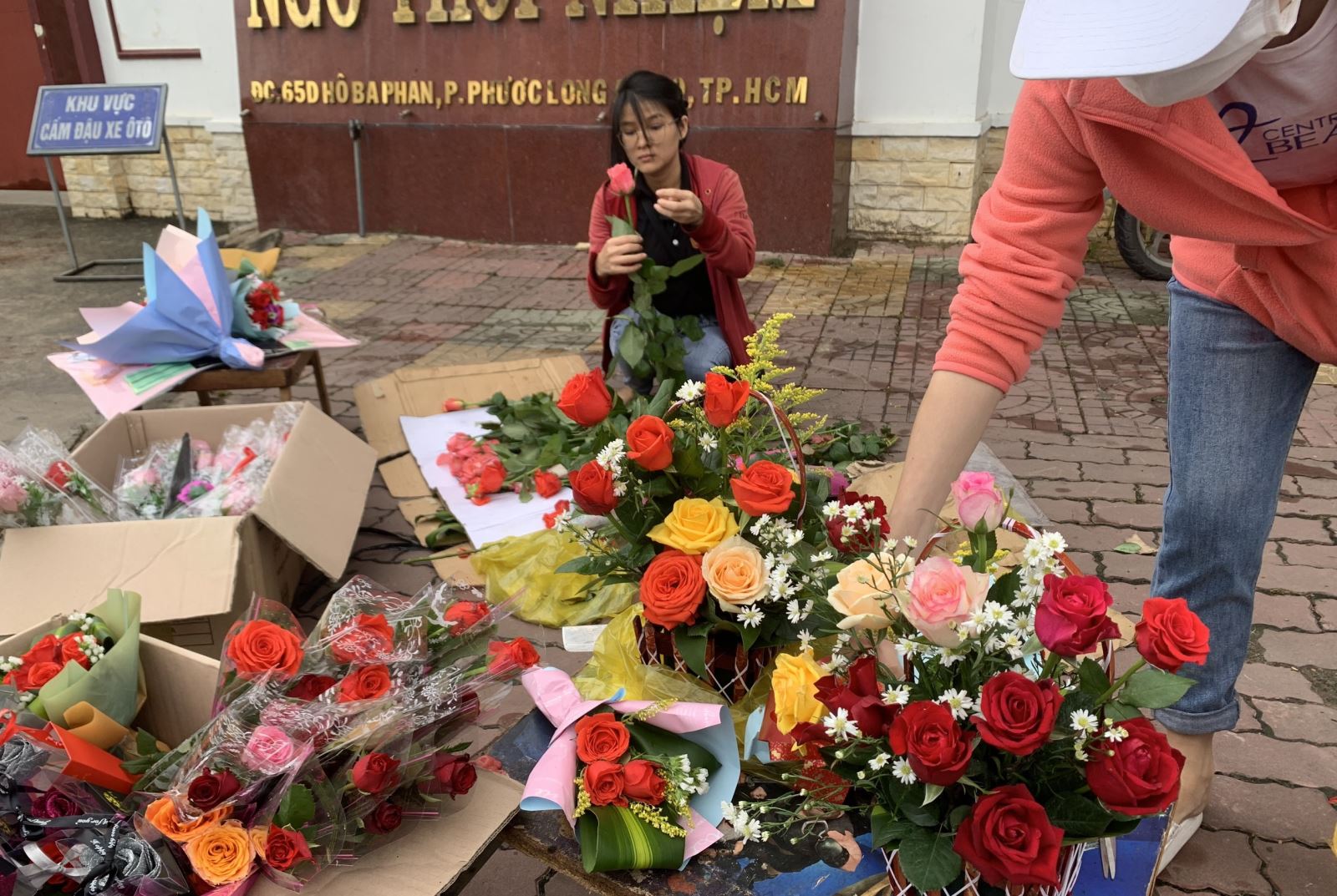 TP Hồ Chí Minh: Hoa tươi hút khách trong ngày 20/10 - Ảnh 4. TP Hồ Chí Minh: Hoa tươi hút khách trong ngày 20/10 - Ảnh 4.