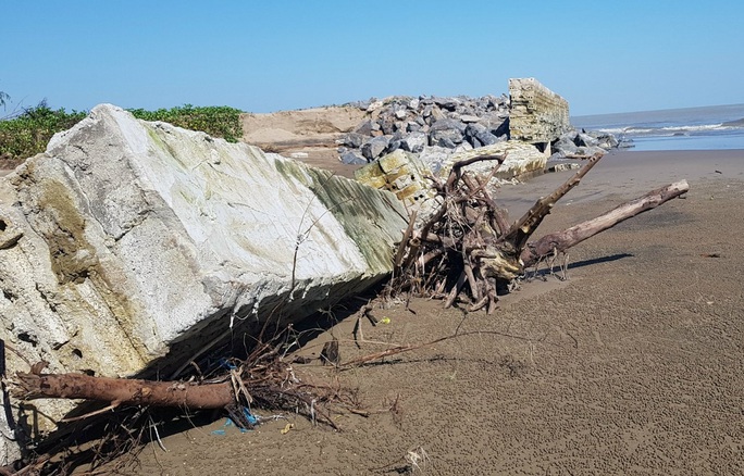 Biển xâm thực dài 1,5 km nuốt nhiều ha đất, Thanh Hóa phải cầu cứu Bộ - Ảnh 11.