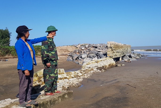 Biển xâm thực dài 1,5 km nuốt nhiều ha đất, Thanh Hóa phải cầu cứu Bộ - Ảnh 1.