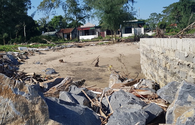 Biển xâm thực dài 1,5 km nuốt nhiều ha đất, Thanh Hóa phải cầu cứu Bộ - Ảnh 7.