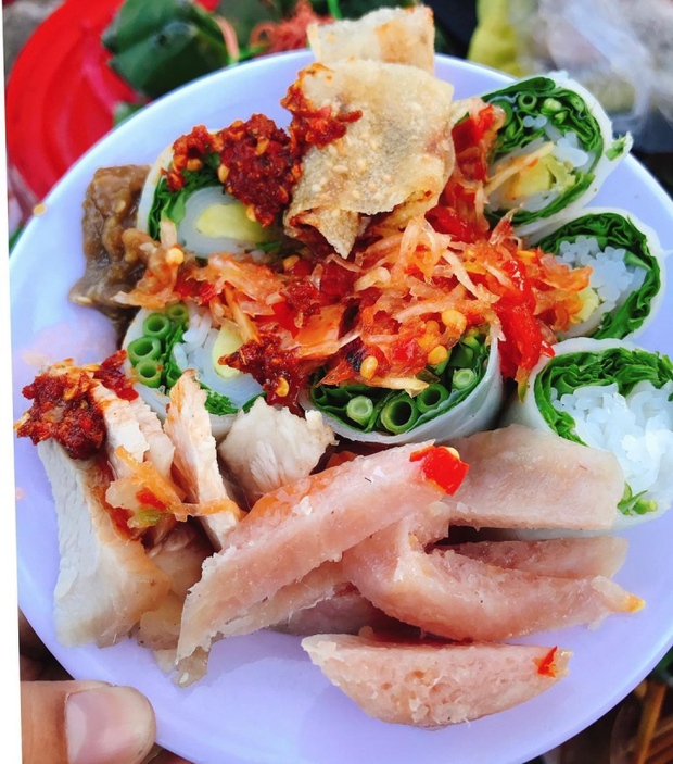 Royal dishes are sold at affordable prices and are irresistible in the ancient capital of Hue - Photo 2.