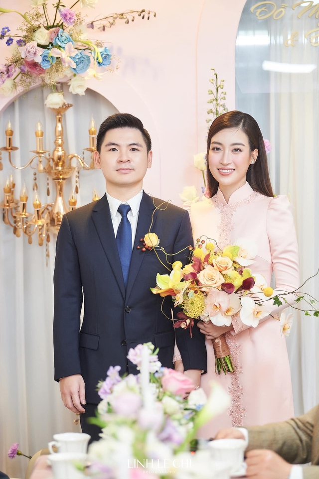 Toàn cảnh hôn lễ Hoa hậu Đỗ Mỹ Linh và chồng doanh nhân: Dàn mỹ nhân đổ bộ, Lương Thuỳ Linh bắt được hoa cưới - Ảnh 19.