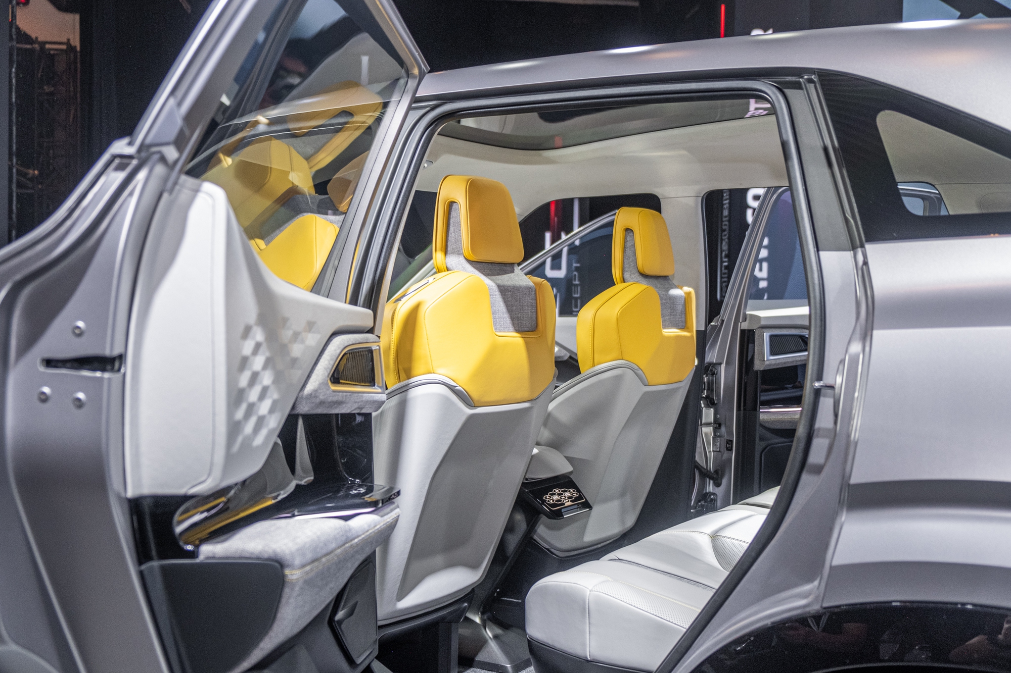Đại lý đã nhận cọc Mitsubishi XFC: Giá dự kiến 700-800 triệu đồng, giao xe giữa năm sau - Ảnh 6. Đại lý đã nhận cọc Mitsubishi XFC: Giá dự kiến 700-800 triệu đồng, giao xe giữa năm sau - Ảnh 6.