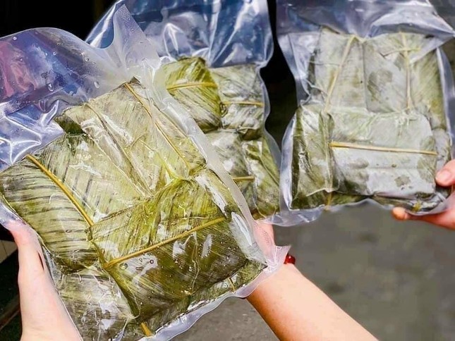 Bánh khúc phiên bản mới có gì đặc biệt mà người Hà Nội tới tấp đặt mua? - Ảnh 3. Bánh khúc phiên bản mới có gì đặc biệt mà người Hà Nội tới tấp đặt mua? - Ảnh 3.
