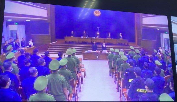 Hình ảnh phiên tòa xét xử vụ buôn lậu xăng dầu lớn nhất Đồng Nai - Ảnh 2.