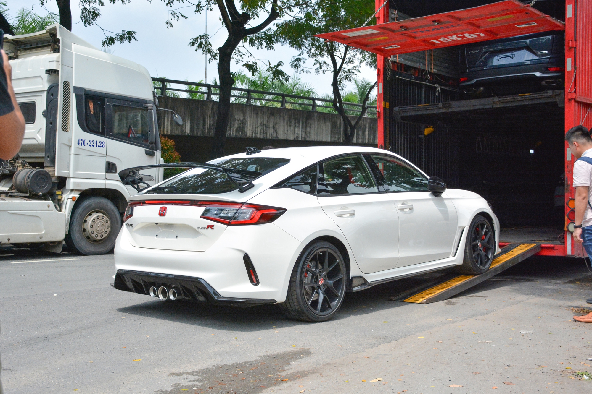 Ảnh ‘nóng’ Honda Civic Type R 2022 giá khoảng 2 tỷ đồng đầu tiên Việt Nam - Ảnh 7. Ảnh ‘nóng’ Honda Civic Type R 2022 giá khoảng 2 tỷ đồng đầu tiên Việt Nam - Ảnh 7.