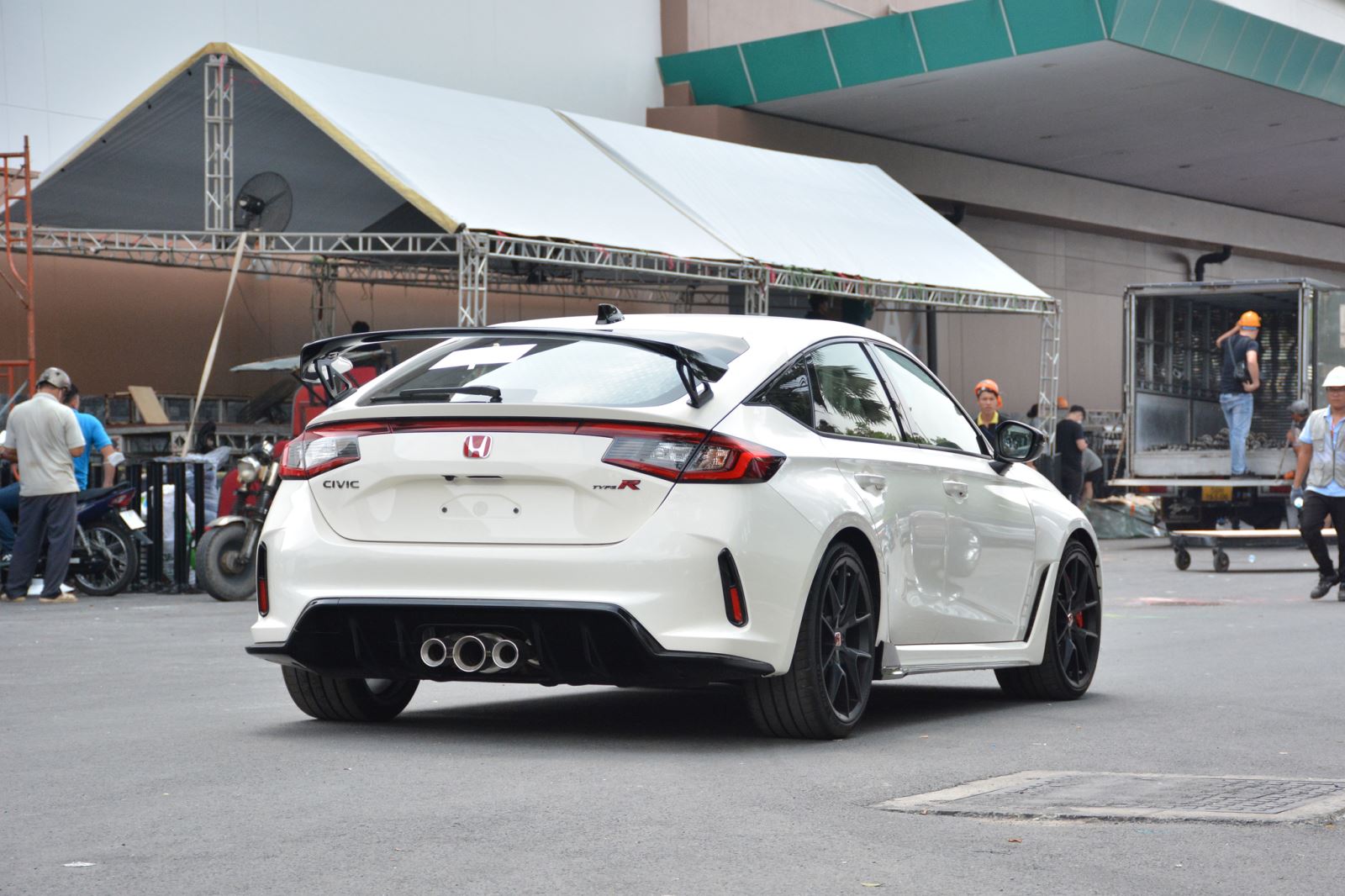 Ảnh ‘nóng’ Honda Civic Type R 2022 giá khoảng 2 tỷ đồng đầu tiên Việt Nam - Ảnh 6. Ảnh ‘nóng’ Honda Civic Type R 2022 giá khoảng 2 tỷ đồng đầu tiên Việt Nam - Ảnh 6.