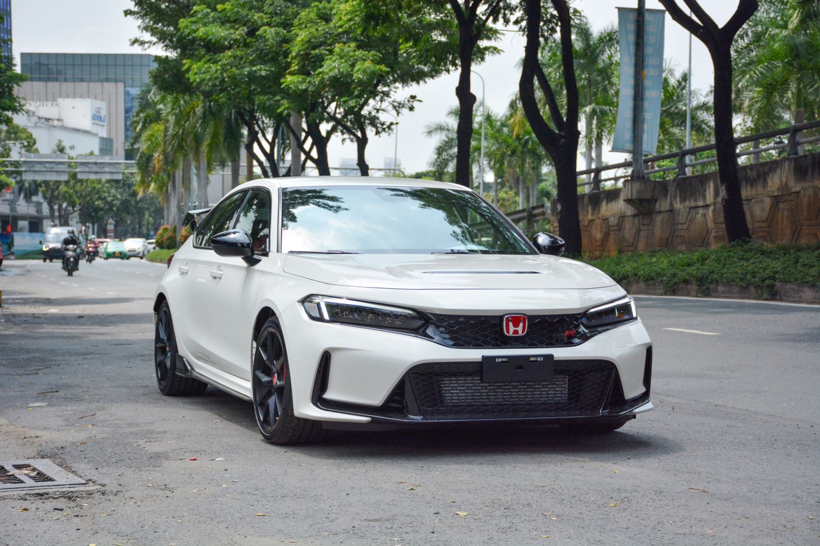 Ảnh ‘nóng’ Honda Civic Type R 2022 giá khoảng 2 tỷ đồng đầu tiên Việt Nam - Ảnh 5. Ảnh ‘nóng’ Honda Civic Type R 2022 giá khoảng 2 tỷ đồng đầu tiên Việt Nam - Ảnh 5.