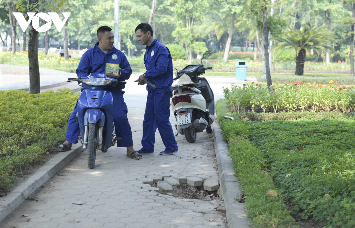 Công viên ở Cầu Giấy xuống cấp, người dân e dè khi vui chơi, thể dục thể thao - Ảnh 8. Công viên ở Cầu Giấy xuống cấp, người dân e dè khi vui chơi, thể dục thể thao - Ảnh 8.