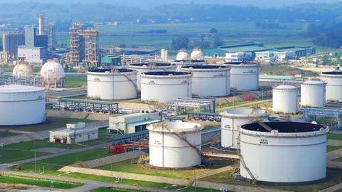 Đề xuất giảm thuế nhập khẩu nguyên liệu sản xuất xăng dầu - Ảnh 1.