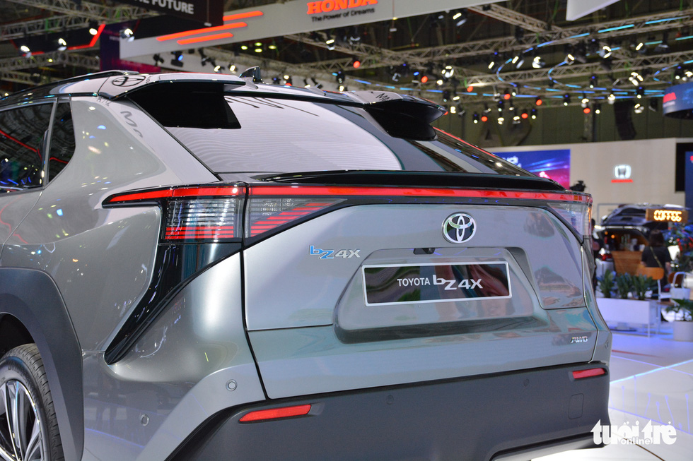 Chi tiết Toyota bZ4X tại VMS 2022: SUV điện tầm trung sáng cửa bán đại trà tại Việt Nam - Ảnh 9. Chi tiết Toyota bZ4X tại VMS 2022: SUV điện tầm trung sáng cửa bán đại trà tại Việt Nam - Ảnh 9.