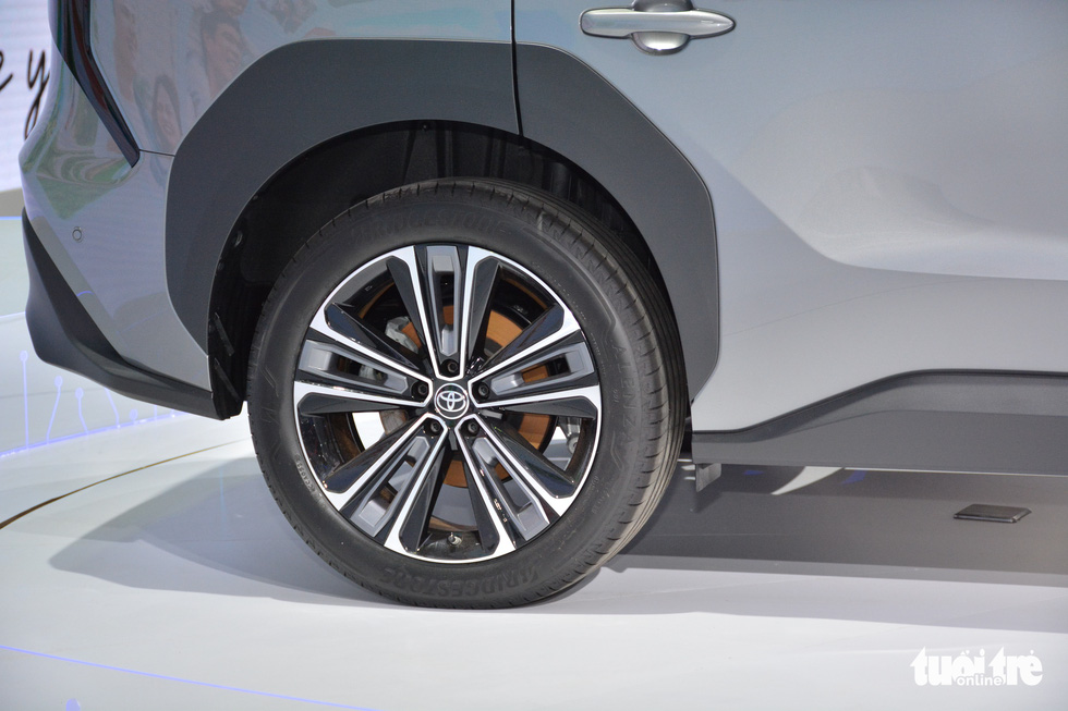 Chi tiết Toyota bZ4X tại VMS 2022: SUV điện tầm trung sáng cửa bán đại trà tại Việt Nam - Ảnh 7. Chi tiết Toyota bZ4X tại VMS 2022: SUV điện tầm trung sáng cửa bán đại trà tại Việt Nam - Ảnh 7.