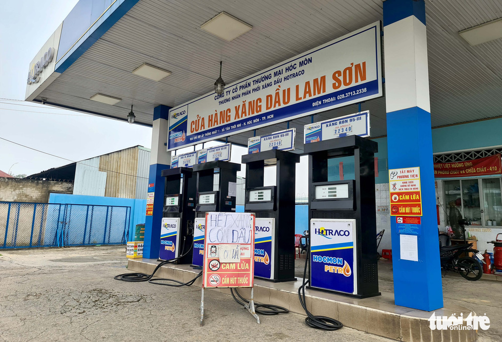 Trên đường Xuyên Á ở TP.HCM, hơn 10km có gần 10 cây xăng hết xăng - Ảnh 4. Trên đường Xuyên Á ở TP.HCM, hơn 10km có gần 10 cây xăng hết xăng - Ảnh 4.