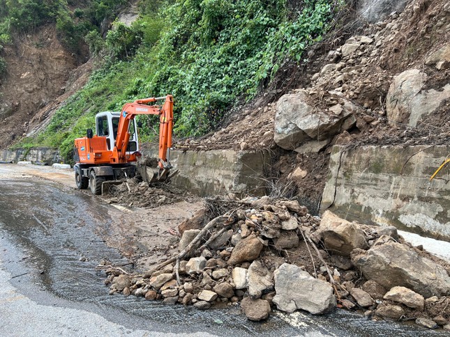 Cung đường đẹp nhất Đà Nẵng vẫn hoang tàn sau mưa lịch sử 2 tuần trước - Ảnh 21.