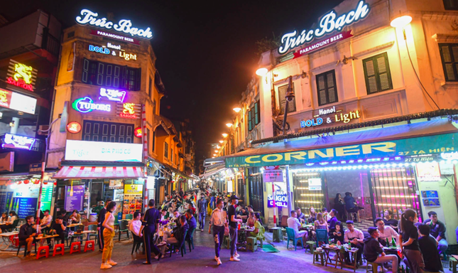 Du khách quốc tế đến Hà Nội tăng vượt mọi dự báo - Ảnh 1.