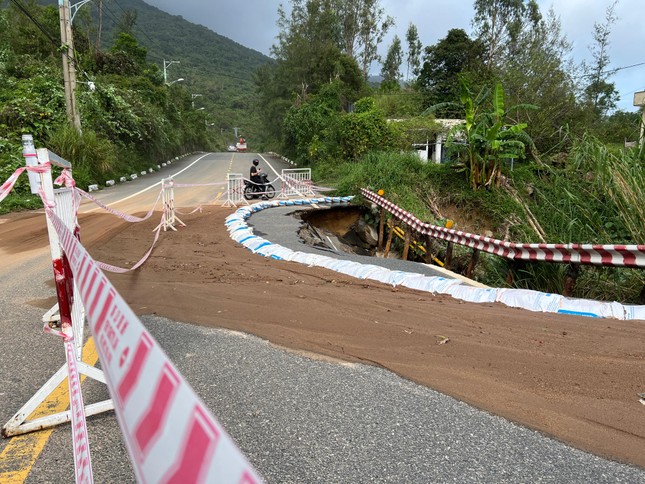 Cung đường đẹp nhất Đà Nẵng vẫn hoang tàn sau mưa lịch sử 2 tuần trước - Ảnh 3.