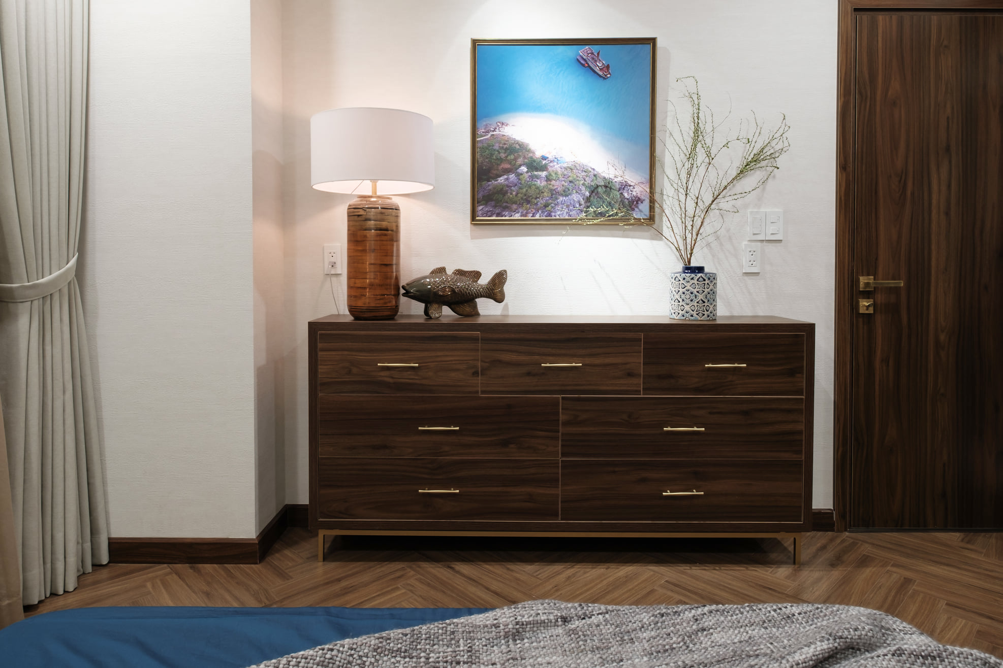 Căn hộ 50m² được thiết kế với 3 màu sắc đặc biệt vừa gọn đẹp lại sang - Ảnh 8. Căn hộ 50m² được thiết kế với 3 màu sắc đặc biệt vừa gọn đẹp lại sang - Ảnh 8.