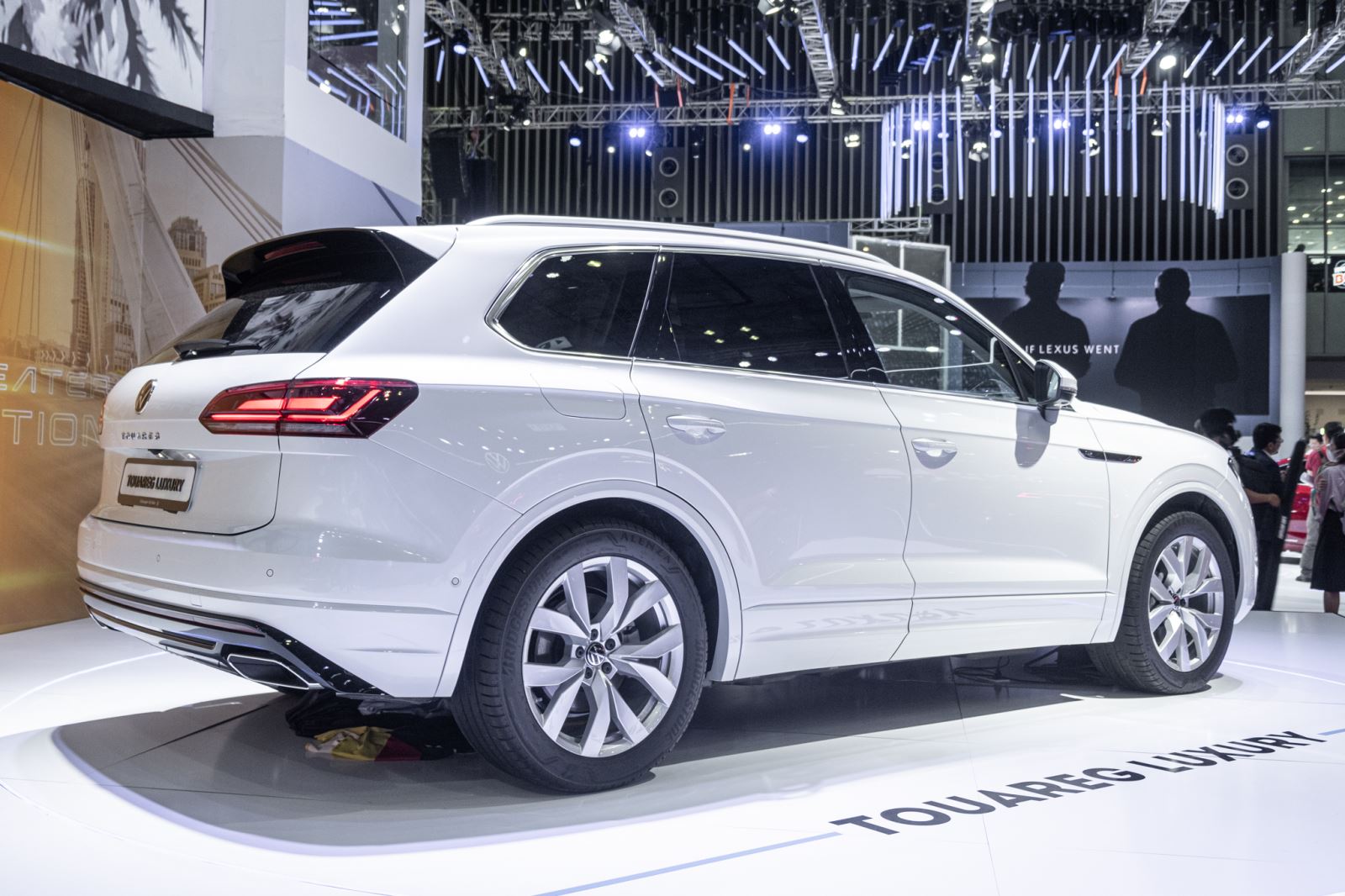 Volkswagen Touareg trở lại Việt Nam: Giá từ 3 tỷ, tham vọng so kè Audi Q7 và Lexus RX - Ảnh 6. Volkswagen Touareg trở lại Việt Nam: Giá từ 3 tỷ, tham vọng so kè Audi Q7 và Lexus RX - Ảnh 6.